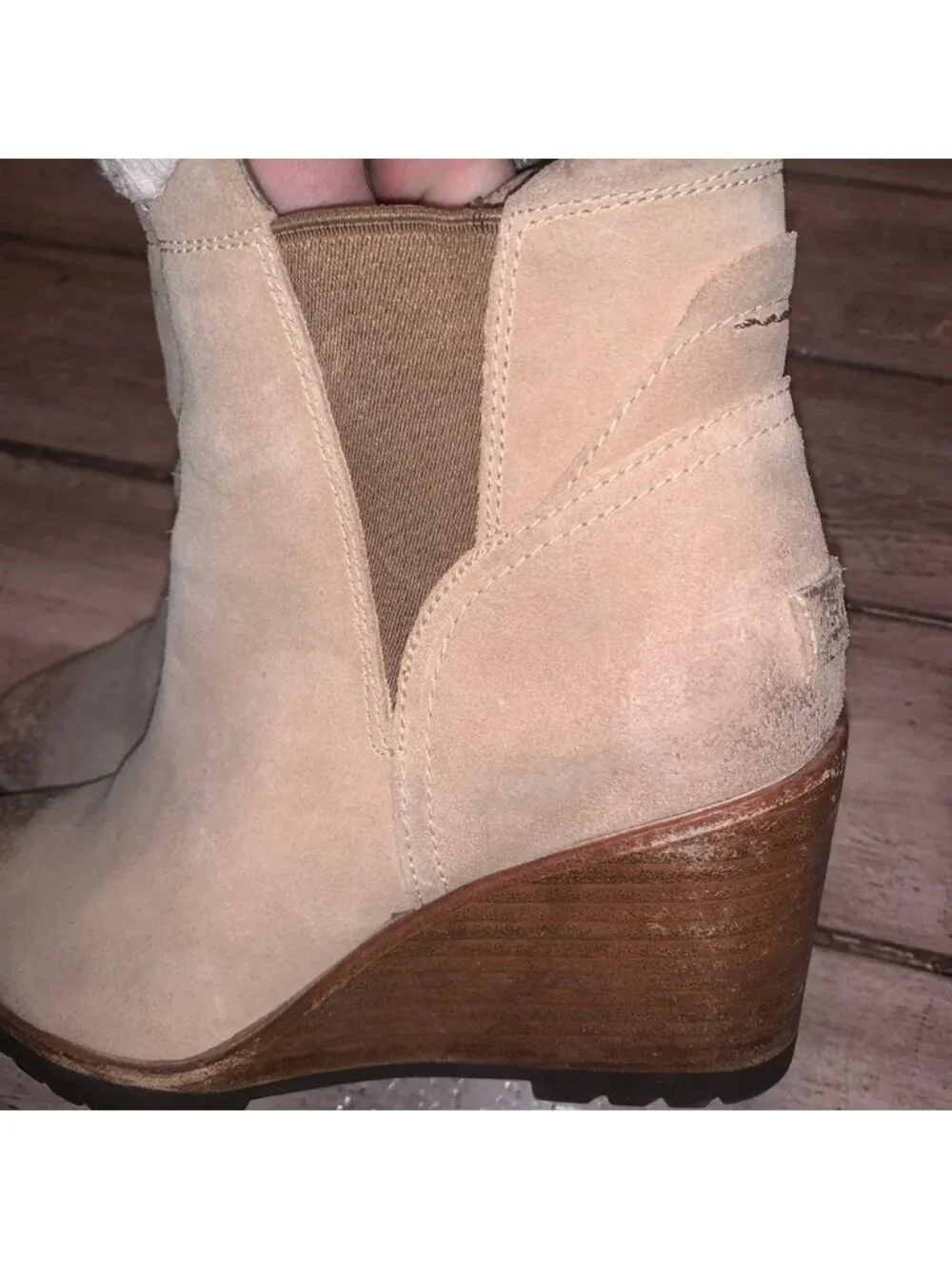 Sorel wear photos throughout